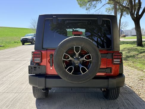 Used 2012 Jeep Wrangler Unlimited Sport image 6