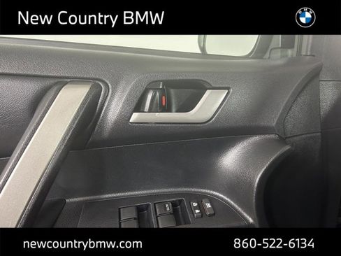 Used 2013 Toyota Highlander SE image 9