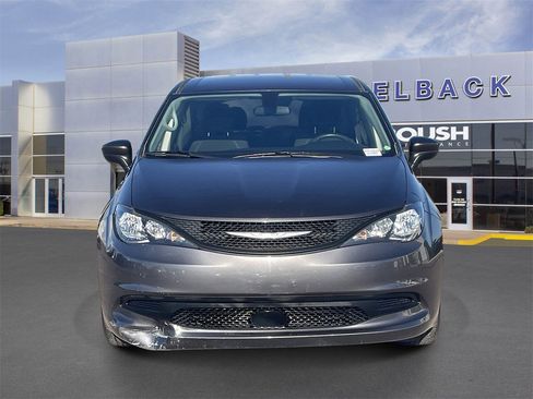 Used 2022 Chrysler Voyager LX image 8