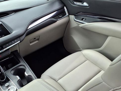 Used 2022 Cadillac XT4 Luxury image 17