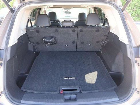 Used 2024 Nissan Rogue SV w/ SV Premium Package FWD image 7
