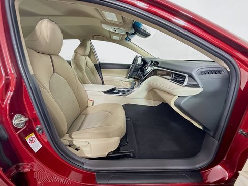 Used 2018 Toyota Camry LE FWD image 21