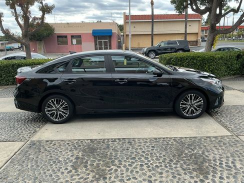 Used 2023 Kia Forte GT-Line w/ GT-Line Premium Package FWD image 4