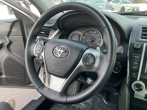 Used 2013 Toyota Camry SE w/ Leather Pkg image 18