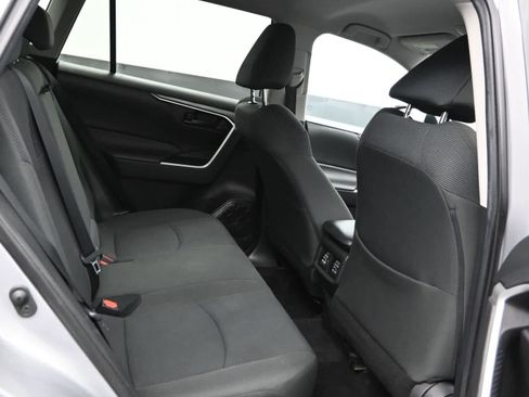 Used 2022 Toyota RAV4 LE FWD image 12