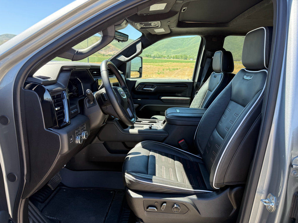 Used 2025 GMC Sierra 2500 AT4X AWD/4WD image 15