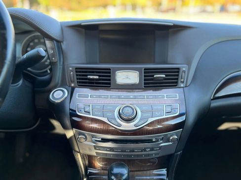 Used 2012 INFINITI M37 x w/ Deluxe Touring Pkg image 17