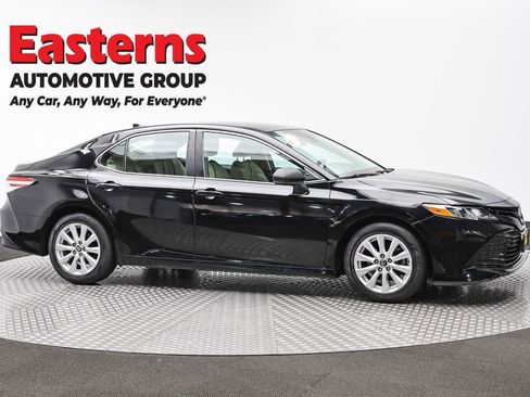 Used 2019 Toyota Camry LE FWD image 4