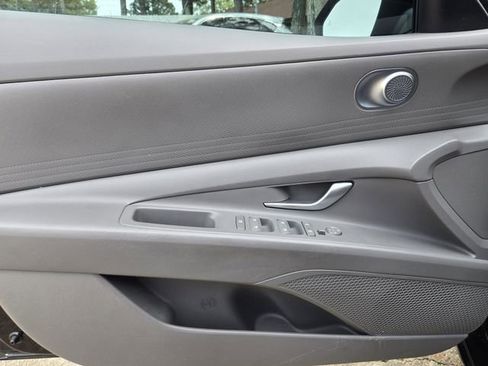 Used 2023 Hyundai Elantra SEL w/ Preferred Accessory Package image 11