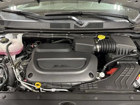 New 2026 Chrysler Pacifica Limited FWD image 27