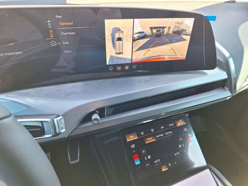 New 2026 Cadillac Vistiq Sport image 30