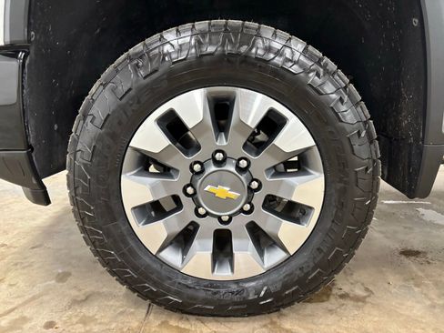 Used 2024 Chevrolet Silverado 2500 Custom AWD/4WD image 9