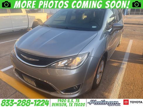 Used 2017 Chrysler Pacifica Touring-L Plus w/ Tire & Wheel Group image 1