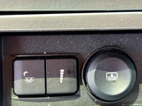 Used 2012 Ford Taurus Limited FWD image 29
