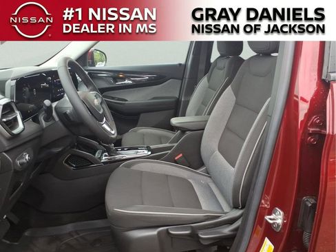 Used 2024 Chevrolet TrailBlazer LT w/ LT Cold Weather Package FWD image 23