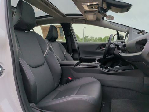 Used 2024 Toyota Prius XLE FWD image 34