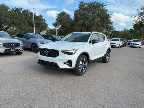New 2026 Volvo XC40 B5 Plus w/ Protection Package Premier image 2