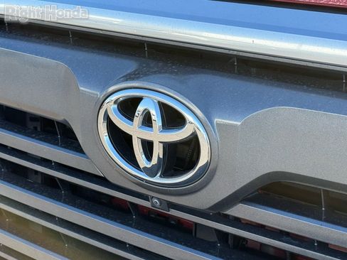 Used 2022 Toyota Tundra Limited AWD/4WD image 32