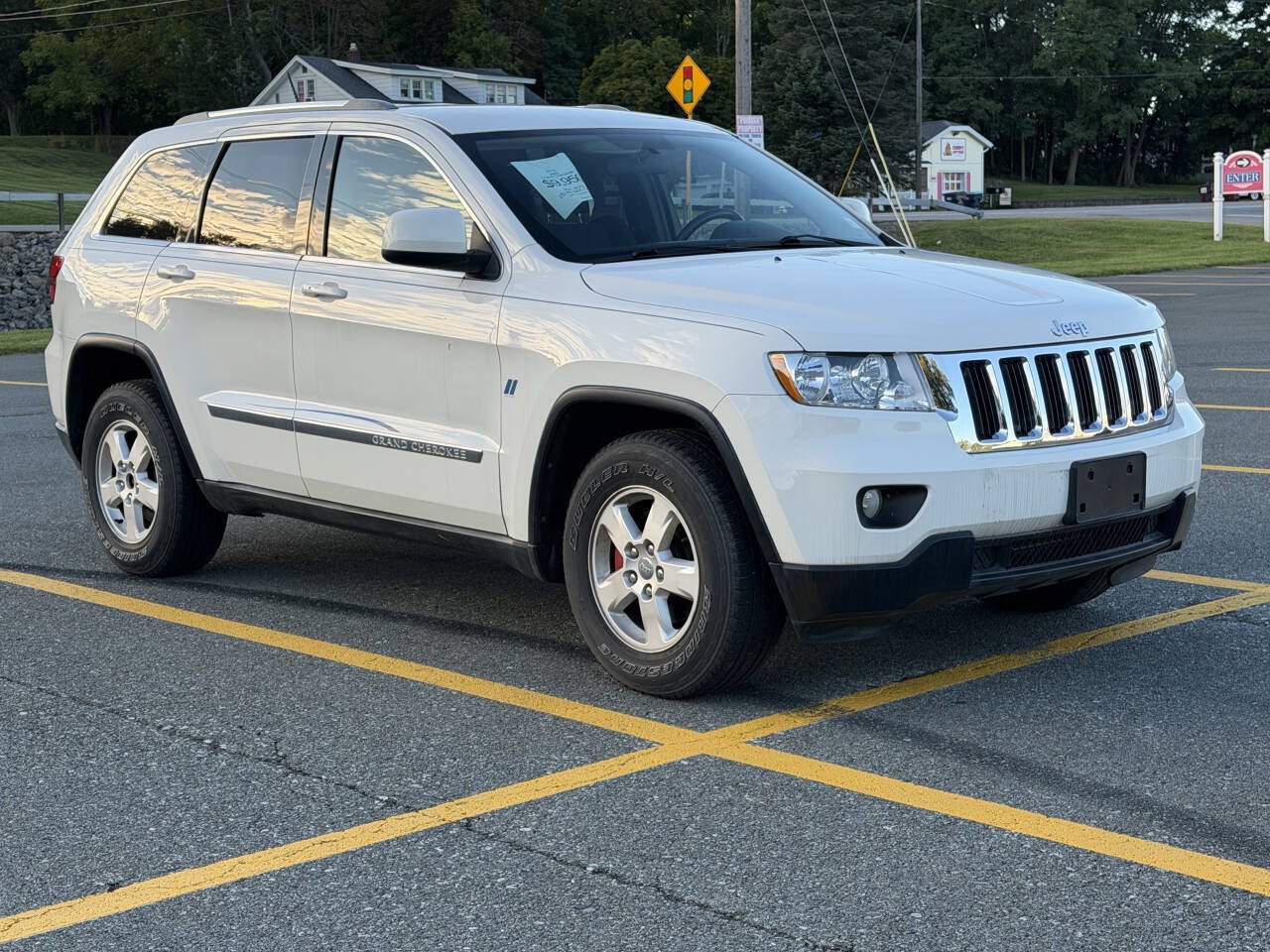 Used 2012 Jeep Grand Cherokee Laredo w/ Laredo E Group AWD/4WD image 1