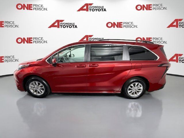 Used 2025 Toyota Sienna LE w/ LE Plus Package FWD image 5