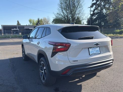 New 2026 Chevrolet Trax RS FWD image 22