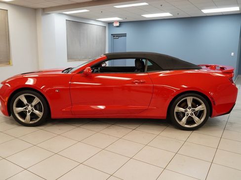 Used 2017 Chevrolet Camaro SS image 2