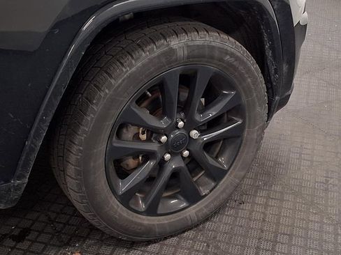 Used 2018 Jeep Grand Cherokee Altitude AWD/4WD image 10