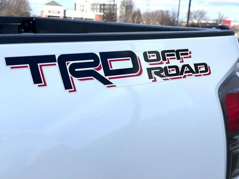 Used 2021 Toyota Tacoma TRD Off-Road w/ Technology Package image 22