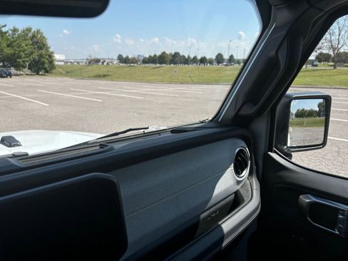 Used 2025 Jeep Wrangler Sahara image 34