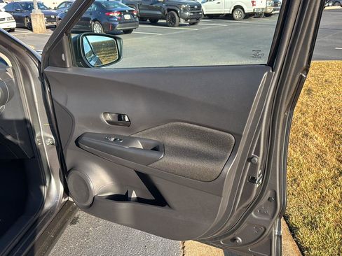 New 2025 Nissan Kicks Play S image 12