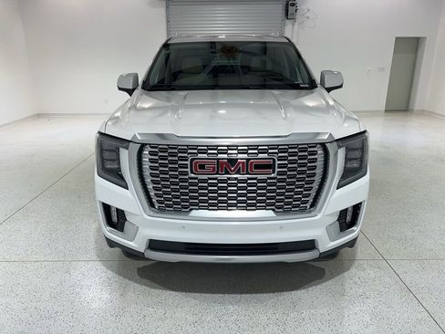Used 2021 GMC Yukon XL Denali w/ Denali Premium Package image 8