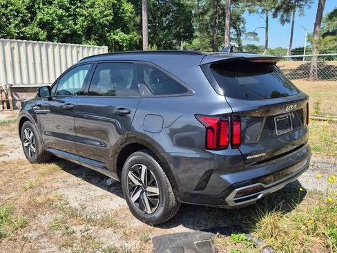 Used 2023 Kia Sorento S w/ Panoramic Sunroof Package FWD image 2