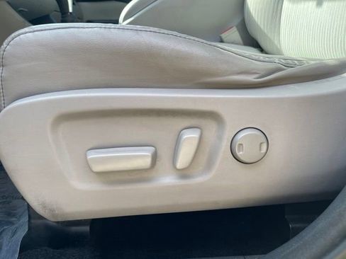 Used 2015 Toyota Highlander Plus FWD image 13