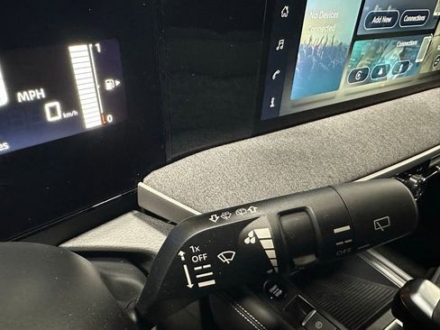 Used 2025 Nissan Kicks SV AWD/4WD image 22