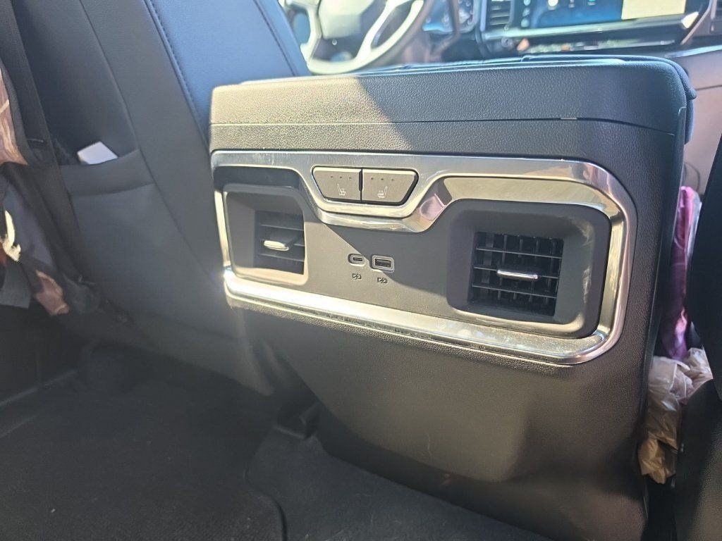 Used 2024 Chevrolet Silverado 3500 High Country w/ High Country Premium Package AWD/4WD image 9