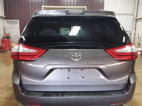 Used 2019 Toyota Sienna XLE FWD image 8