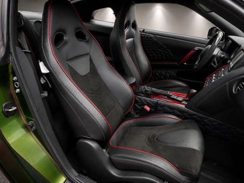 Used 2014 Nissan GT-R Black Edition AWD/4WD image 13