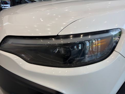 Used 2019 Jeep Cherokee Latitude AWD/4WD image 9