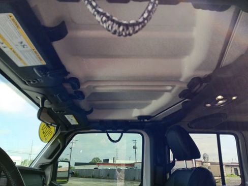 Used 2020 Jeep Wrangler Unlimited Sahara w/ Safety Group AWD/4WD image 12