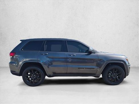 Used 2021 Jeep Grand Cherokee Laredo X AWD/4WD image 4