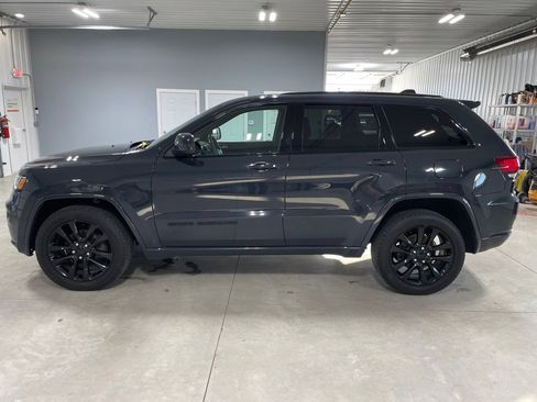 Used 2018 Jeep Grand Cherokee Altitude image 4