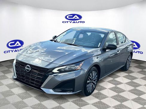Used 2025 Nissan Altima 2.5 SV image 9
