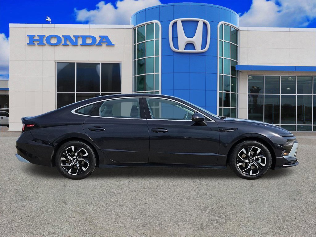 Used 2024 Hyundai Sonata SEL FWD image 2