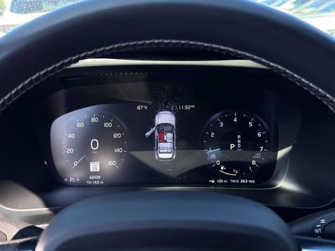 Used 2021 Volvo XC40 T5 R-Design w/ Climate Package image 17