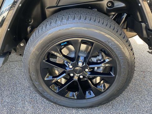 Used 2022 Jeep Wrangler Unlimited Sahara w/ Cold Weather Group image 23