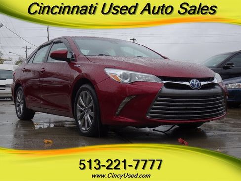 Used 2017 Toyota Camry XLE w/ Moonroof Package FWD image 1