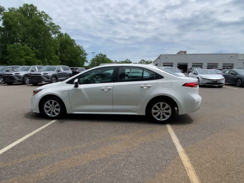 Used 2023 Toyota Corolla LE FWD image 9