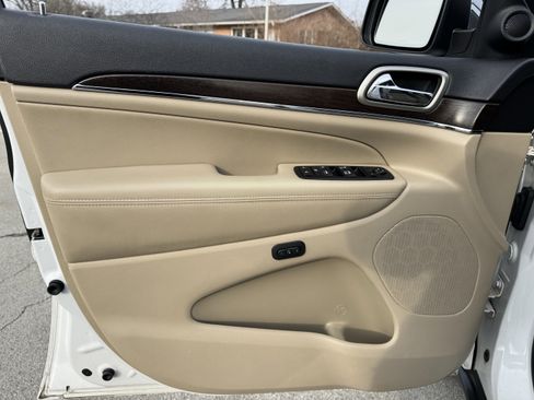Used 2015 Jeep Grand Cherokee Limited image 23