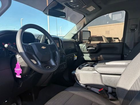 Used 2025 Chevrolet Silverado 2500 Custom w/ Custom Value Package image 10