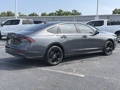 Used 2025 Honda Accord SE image 11